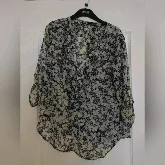 Dynamite Tops - Dynamite size medium floral blouse with ruffle